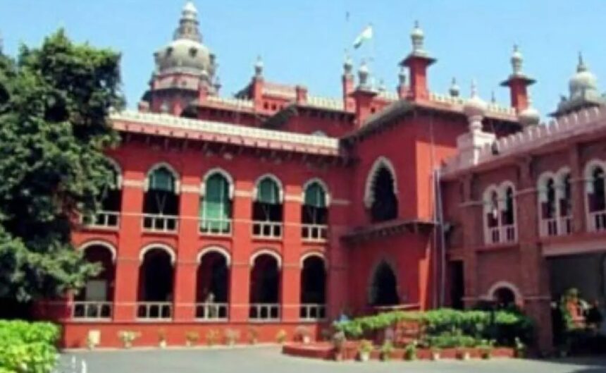 സ്ത്രീകളെ സദാചാര പോലീസിൽ ഏൽപ്പിക്കുന്നത് ആർട്ടിക്കിൾ 21 ലംഘിക്കുന്നതും സാമൂഹിക അകൽച്ചയ്ക്കും ആത്മഹത്യയ്ക്കും കാരണമാകുന്നതും: മദ്രാസ് ഹൈക്കോടതി