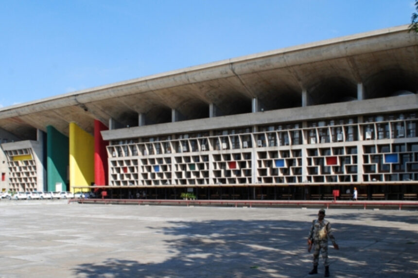 പ്രധാനാധ്യാപകനില്ല, ജീവനക്കാരില്ല: സർക്കാർ സ്കൂളിൻ്റെ അവസ്ഥയ്ക്കെതിരെ പഞ്ചാബ് ഹരിയാന ഹൈക്കോടതിയുടെ രൂക്ഷ വിമർശനം