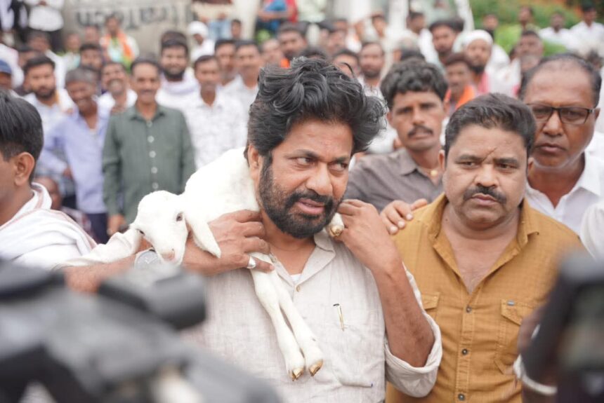 കർഷക പ്രതിഷേധം: പൊതുജനങ്ങൾക്ക് ശല്യമുണ്ടാക്കരുതെന്ന് ബോംബെ ഹൈക്കോടതിയുടെ മുന്നറിയിപ്പിനെത്തുടർന്ന് ബച്ചു കാഡു ‘റെയിൽ റോക്കോ’ ആന്ദോളൻ ഉപേക്ഷിച്ചു