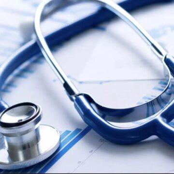 ഡോക്ടർമാരെ പരിപാലിച്ചില്ലെങ്കിൽ സമൂഹം ക്ഷമിക്കില്ല: കോവിഡ്-19 ബാധിച്ച് മരിച്ച ഡോക്ടർമാർക്ക് ഇൻഷുറൻസ് പരിരക്ഷ നൽകുമെന്ന് സുപ്രീം കോടതി